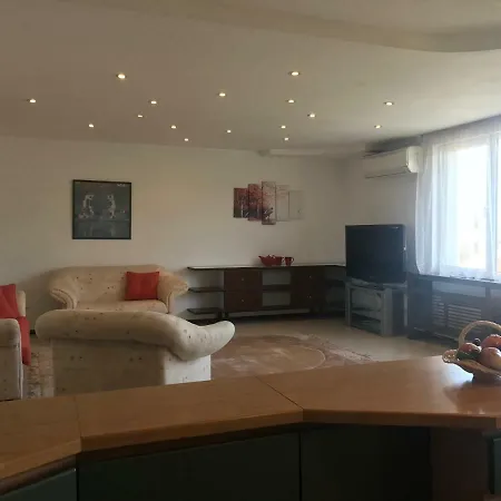 Extremely Spacious 3-bdr - Lozenec Area Apartament *