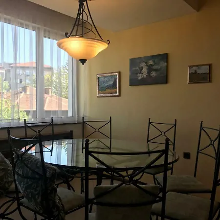 Extremely Spacious 3-bdr - Lozenec Area Appartamento Sofia