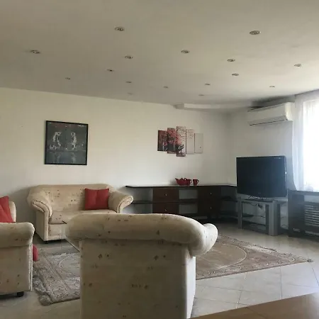 Extremely Spacious 3-bdr - Lozenec Area Апартаменты *