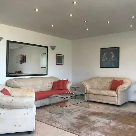Extremely Spacious 3-bdr - Lozenec Area * София