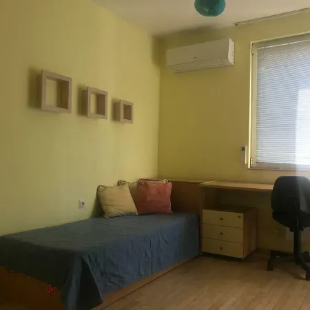 Extremely Spacious 3-bdr - Lozenec Area Апартаменты София
