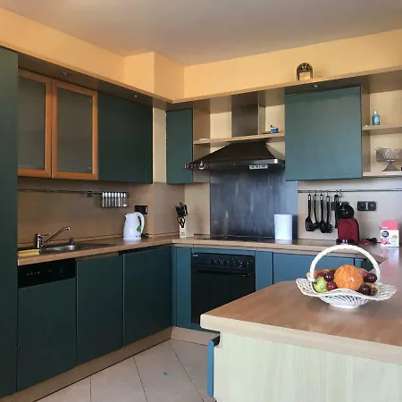 Extremely Spacious 3-bdr - Lozenec Area Апартаменты София